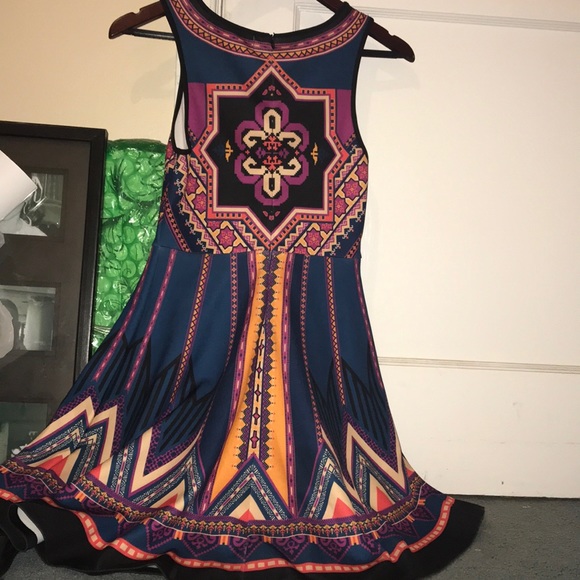 Teens/women’s dress - Picture 3 of 7